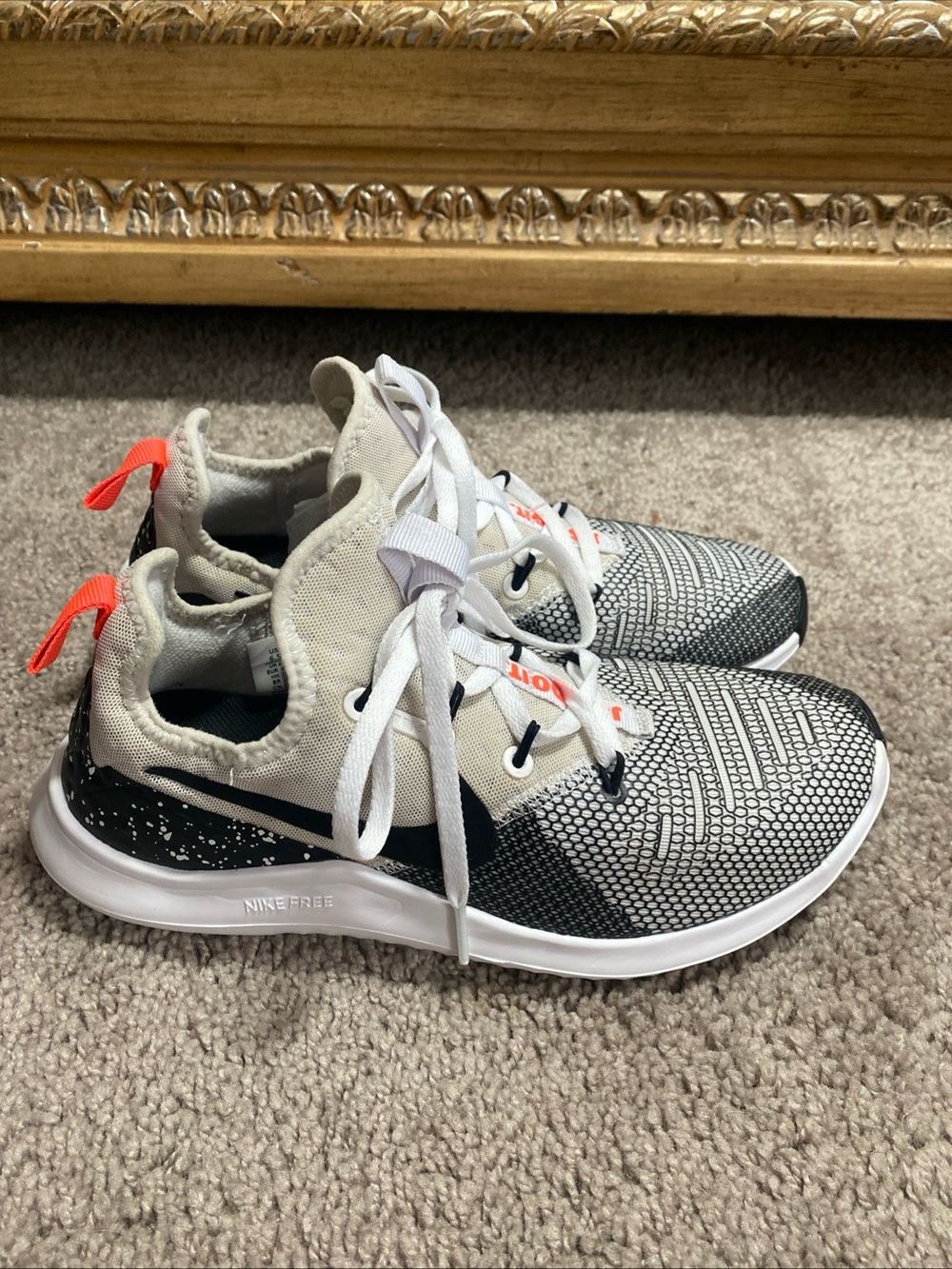 Nike Free Run Low top Black, White & Orange Knit Women’s Sneakers SZ 6.5